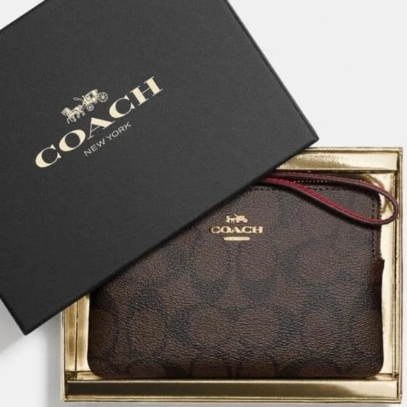 Coach Handbags - ✅❗️{NEW WITH TAGS}❗️●COACH BOXED WRISTLET ✅